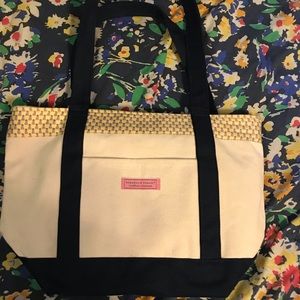 Vineyard vines Breast cancer tote